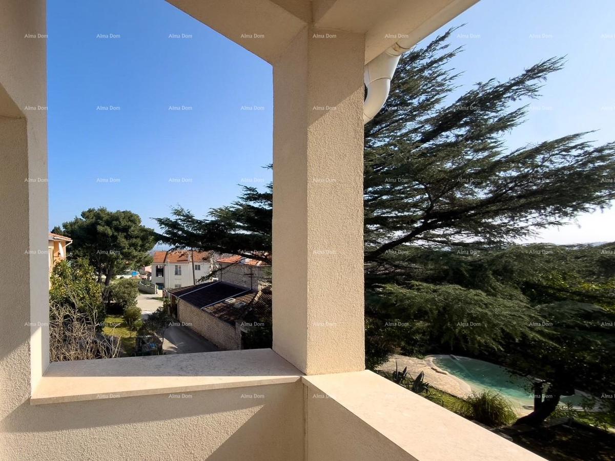 Ližnjan, urejena in popolnoma opremljena hiša z garažo in kletjo