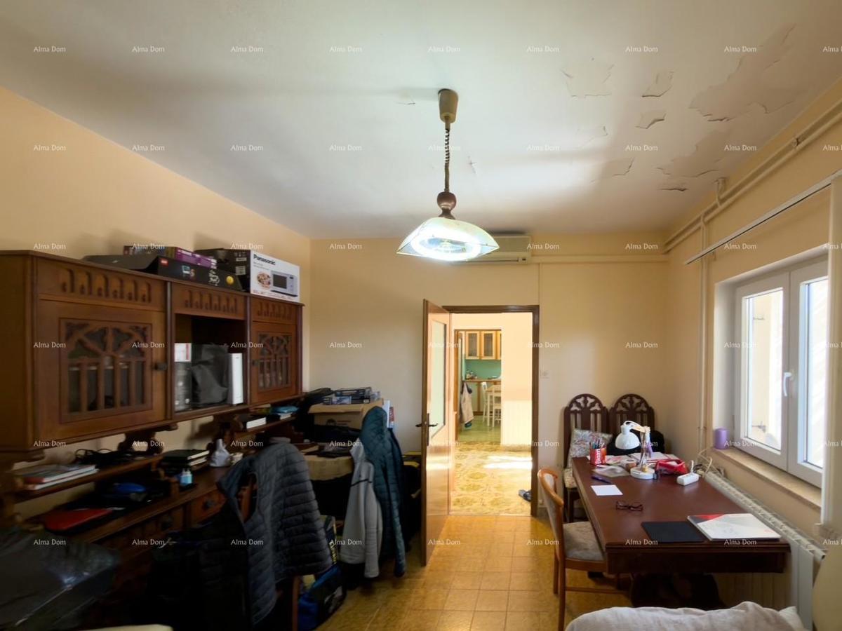 Ližnjan, urejena in popolnoma opremljena hiša z garažo in kletjo