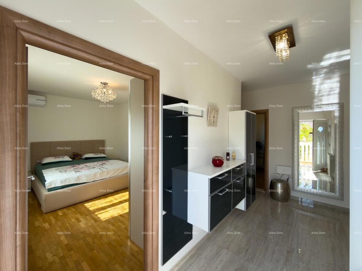 Ližnjan, urejena in popolnoma opremljena hiša z garažo in kletjo