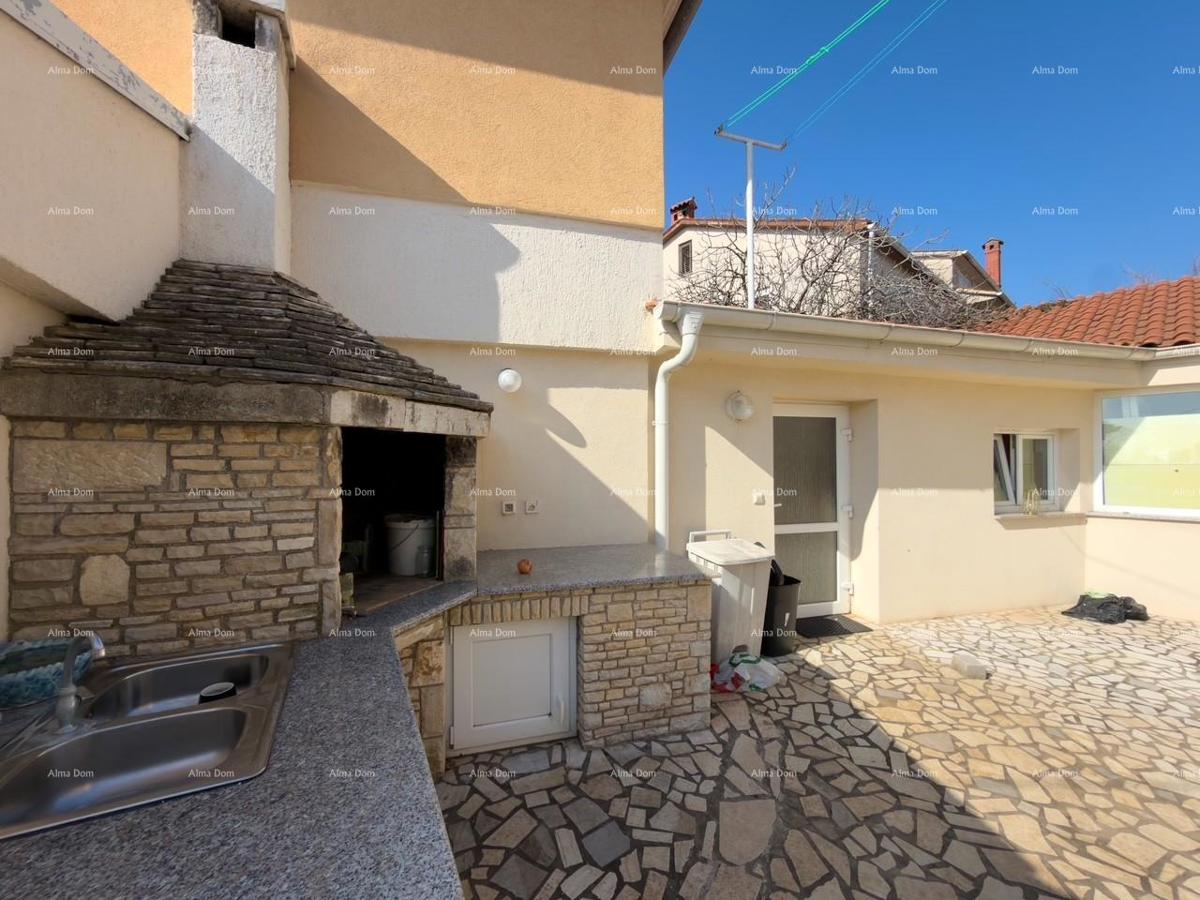 Ližnjan, urejena in popolnoma opremljena hiša z garažo in kletjo