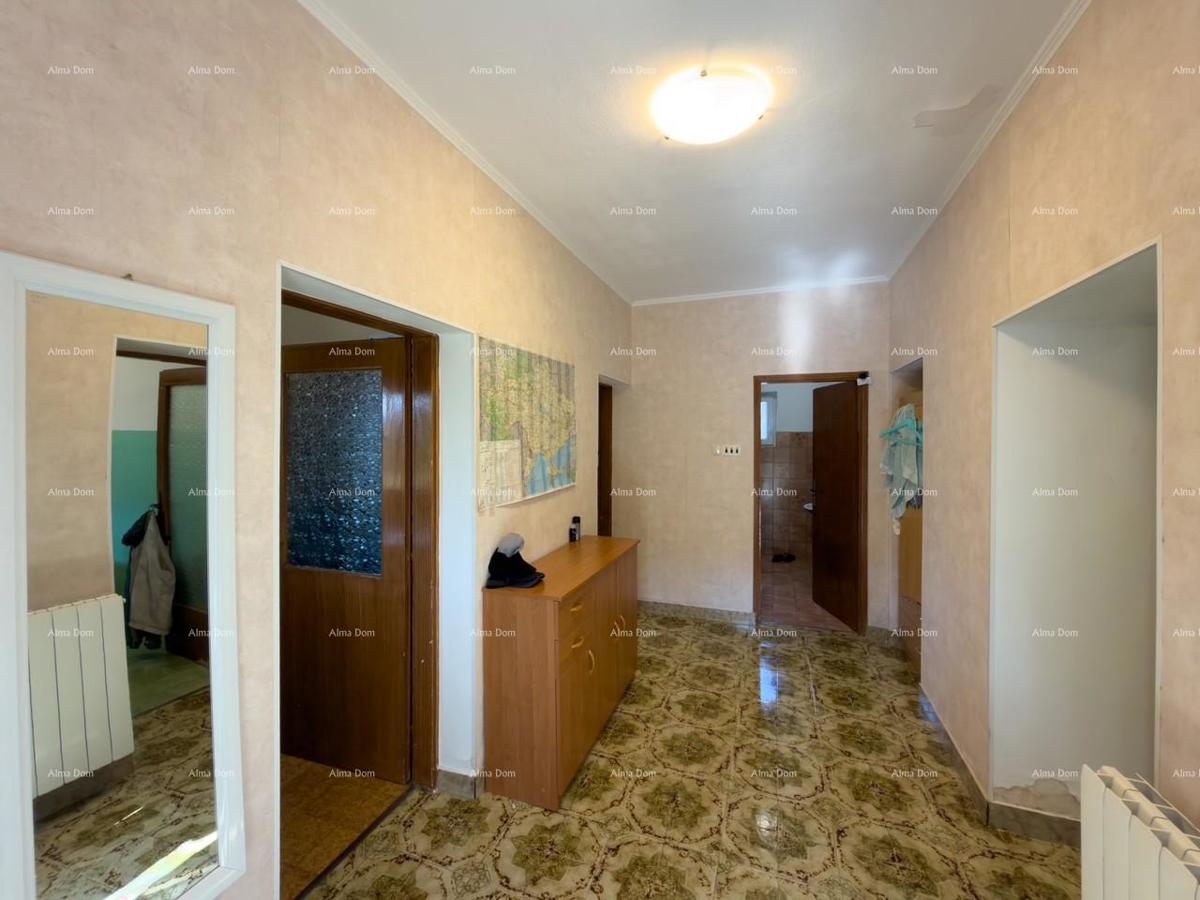 Ližnjan, urejena in popolnoma opremljena hiša z garažo in kletjo