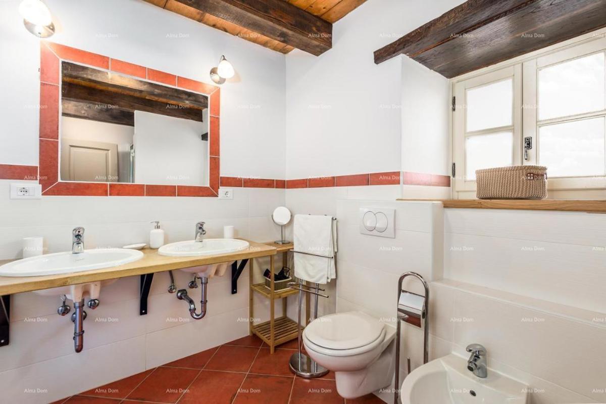 Prekrasna kamnita vila s bazenom v srcu Istre.