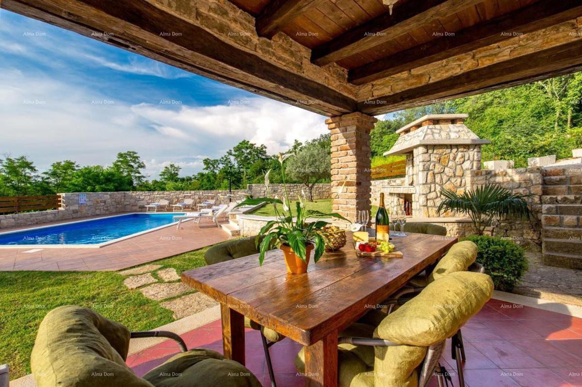 Prekrasna kamnita vila s bazenom v srcu Istre.