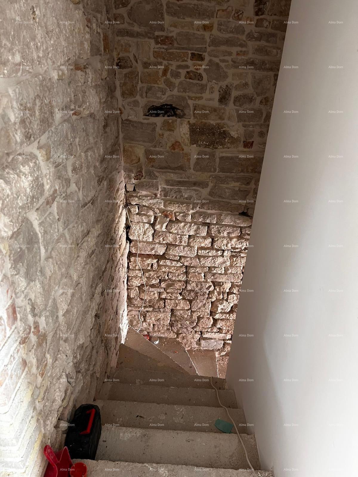 Prodaja ekskluzivnega stanovanja v rustikalnem stilu, na vrhunski lokaciji, v centru Pule!