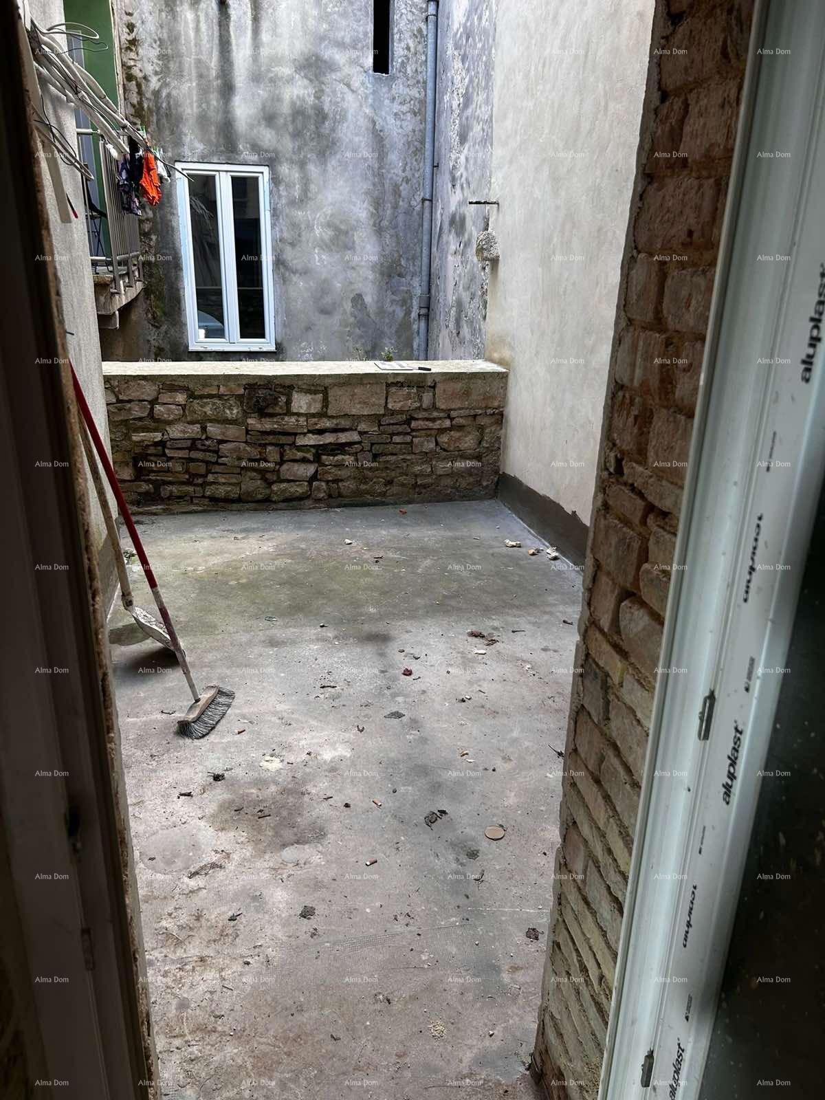 Prodaja ekskluzivnega stanovanja v rustikalnem stilu, na vrhunski lokaciji, v centru Pule!