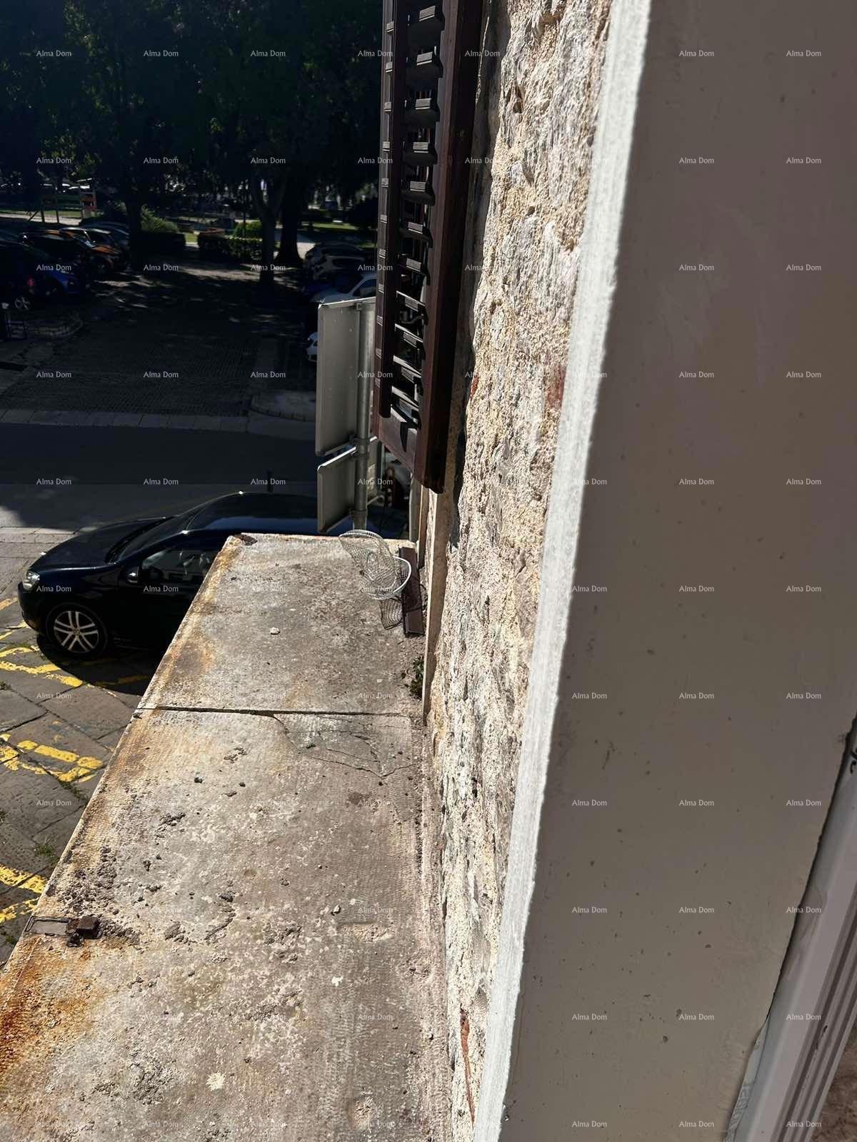 Prodaja ekskluzivnega stanovanja v rustikalnem stilu, na vrhunski lokaciji, v centru Pule!