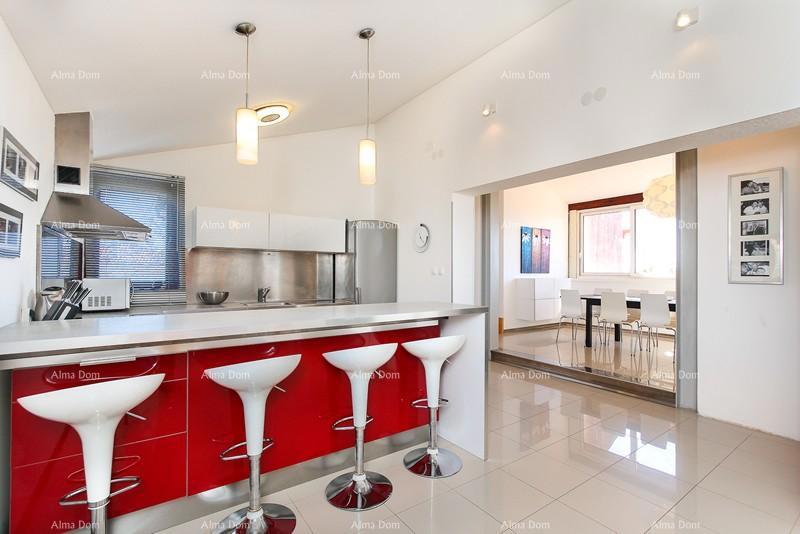 Ližnjan – Prostorna družinska hiša z velikim potencialom