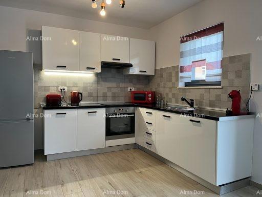 Moderna hiša s bazenom v Puli, le 1500 m od morja