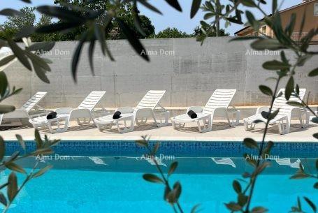 Moderna hiša s bazenom v Puli, le 1500 m od morja