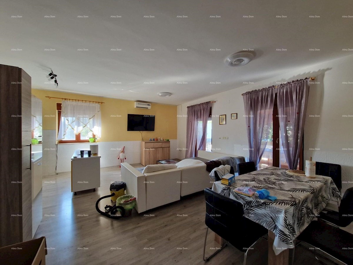 Samostojna hiša z dvema apartmajema, 181 m2, Banjole, prodamo