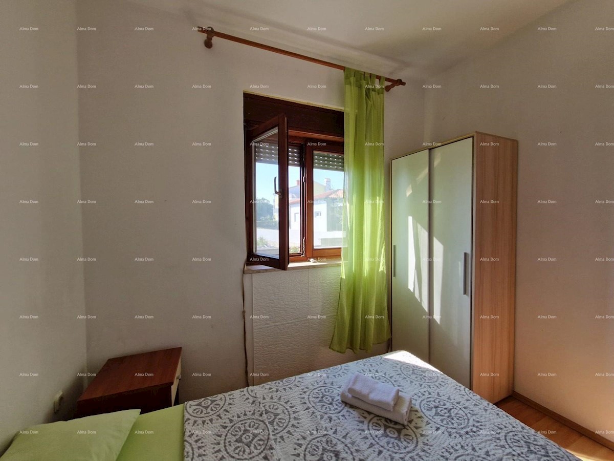 Samostojna hiša z dvema apartmajema, 181 m2, Banjole, prodamo