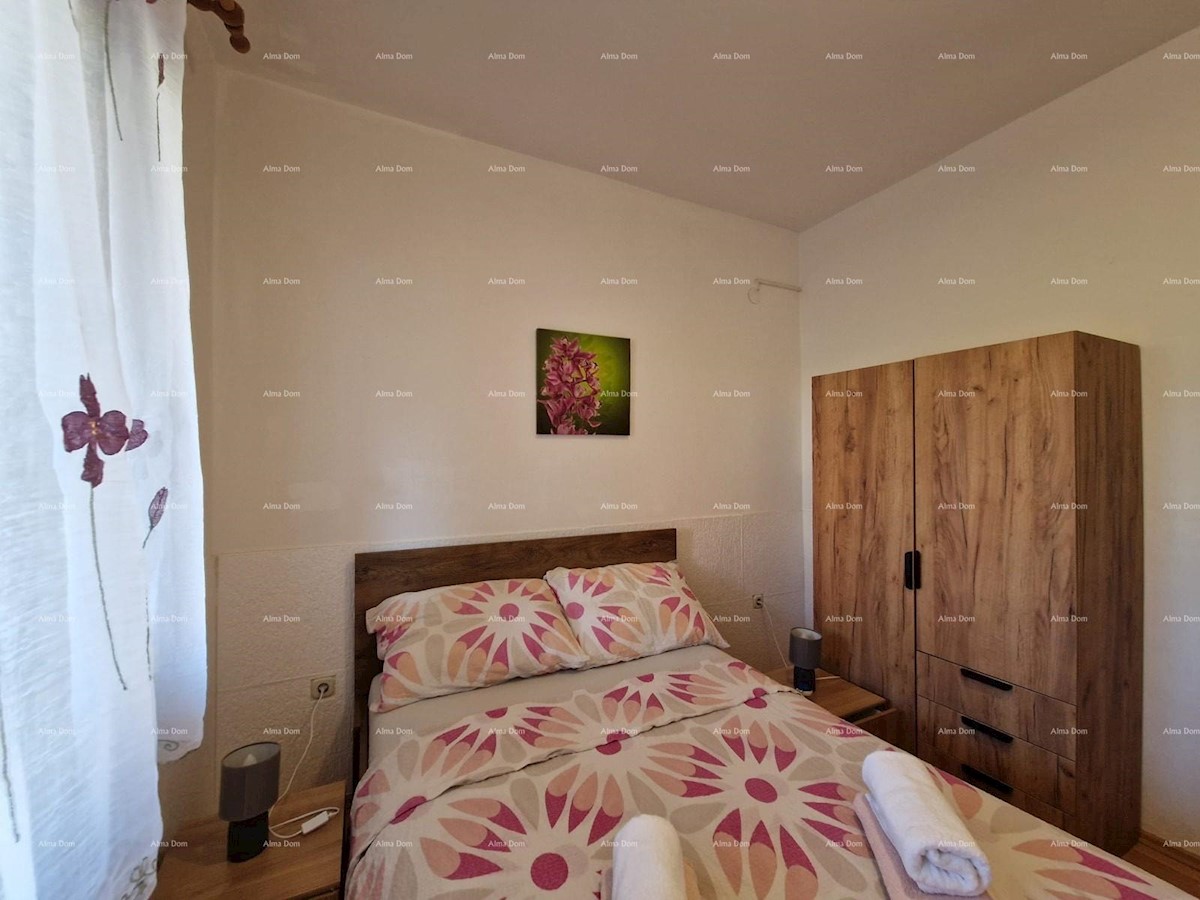 Samostojna hiša z dvema apartmajema, 181 m2, Banjole, prodamo