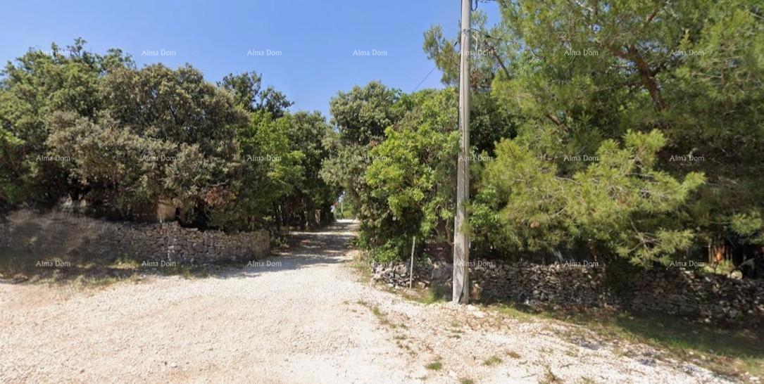 Prodajemo zemljišče površine 517 m2 z legalizirano stavbo, poleg Duga Uvale.
