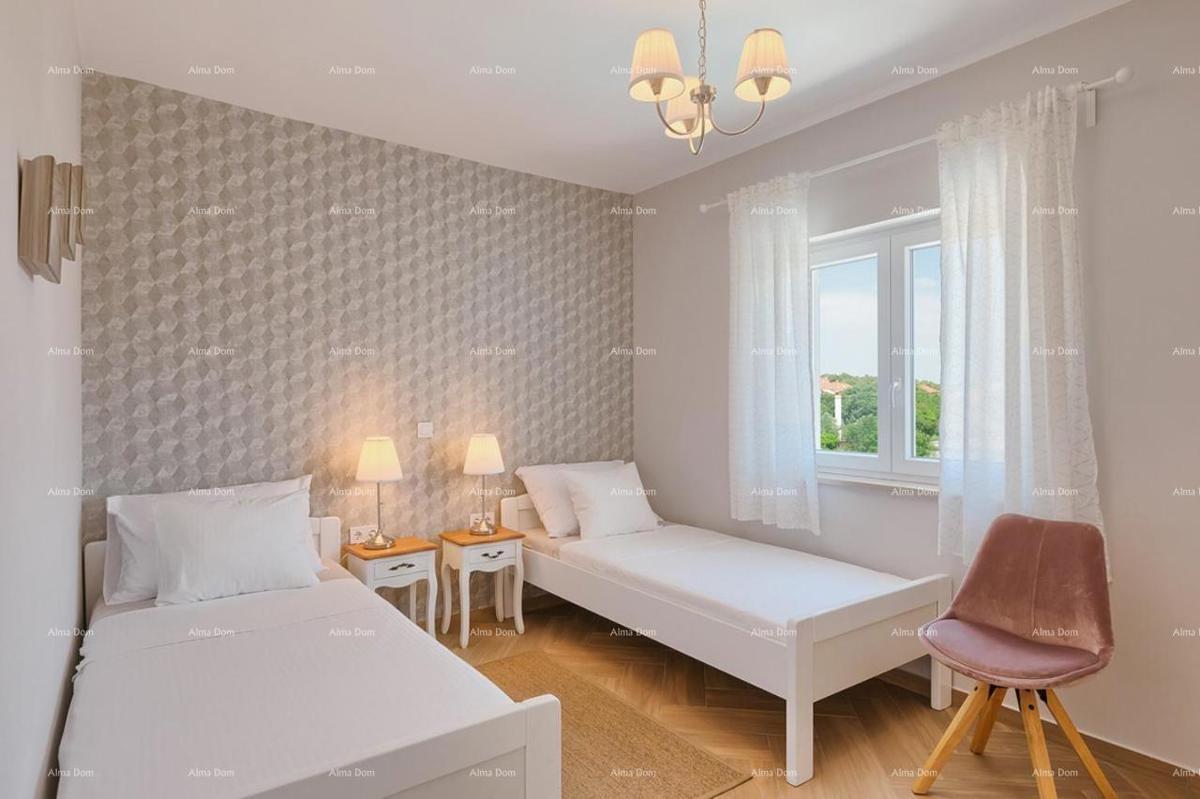 Novo! Čudovita vila v bližini Pule.Štinjan.