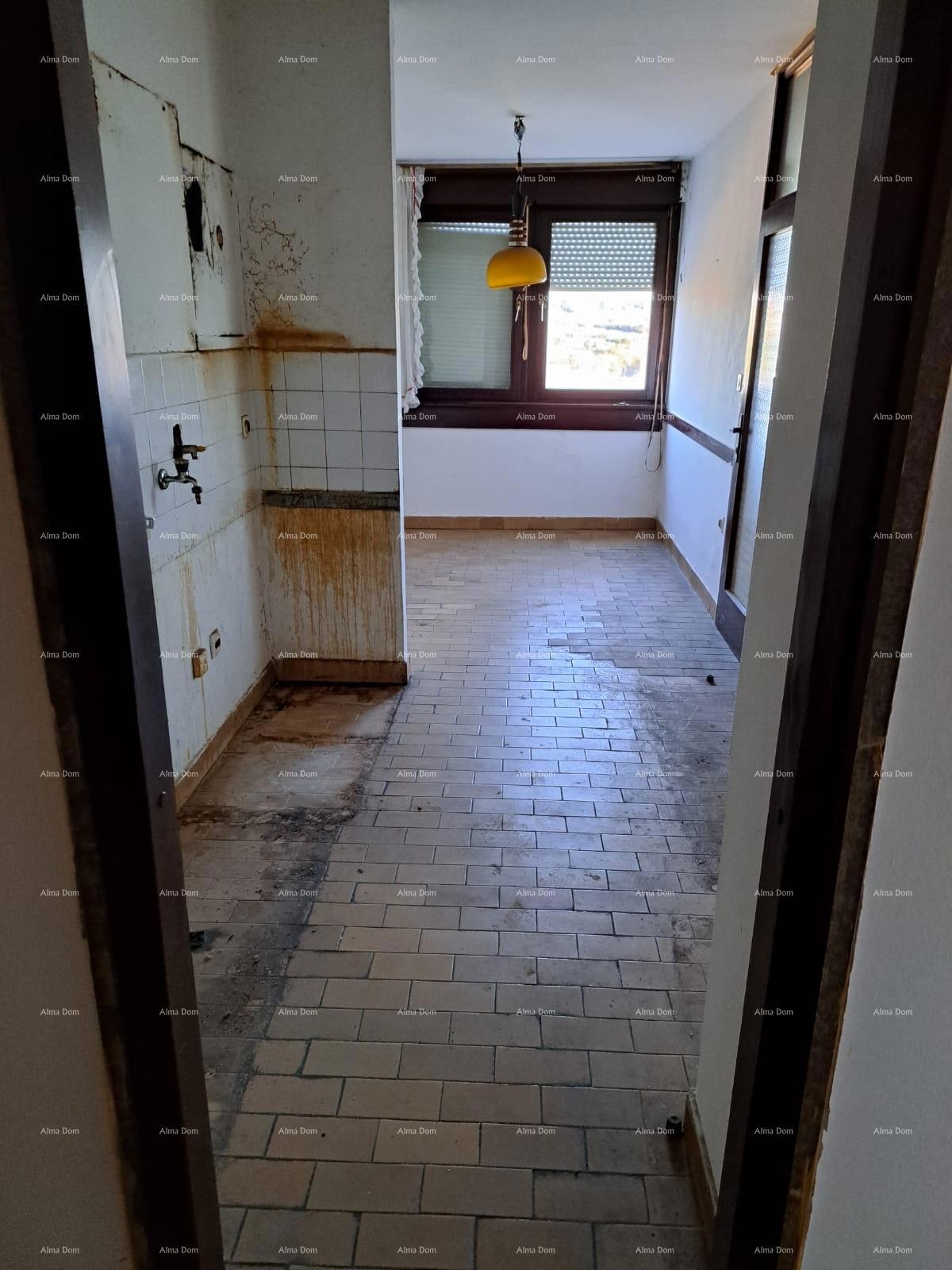 tanovanje za Prenovo, Blizu Mestnega Središča, Pula!