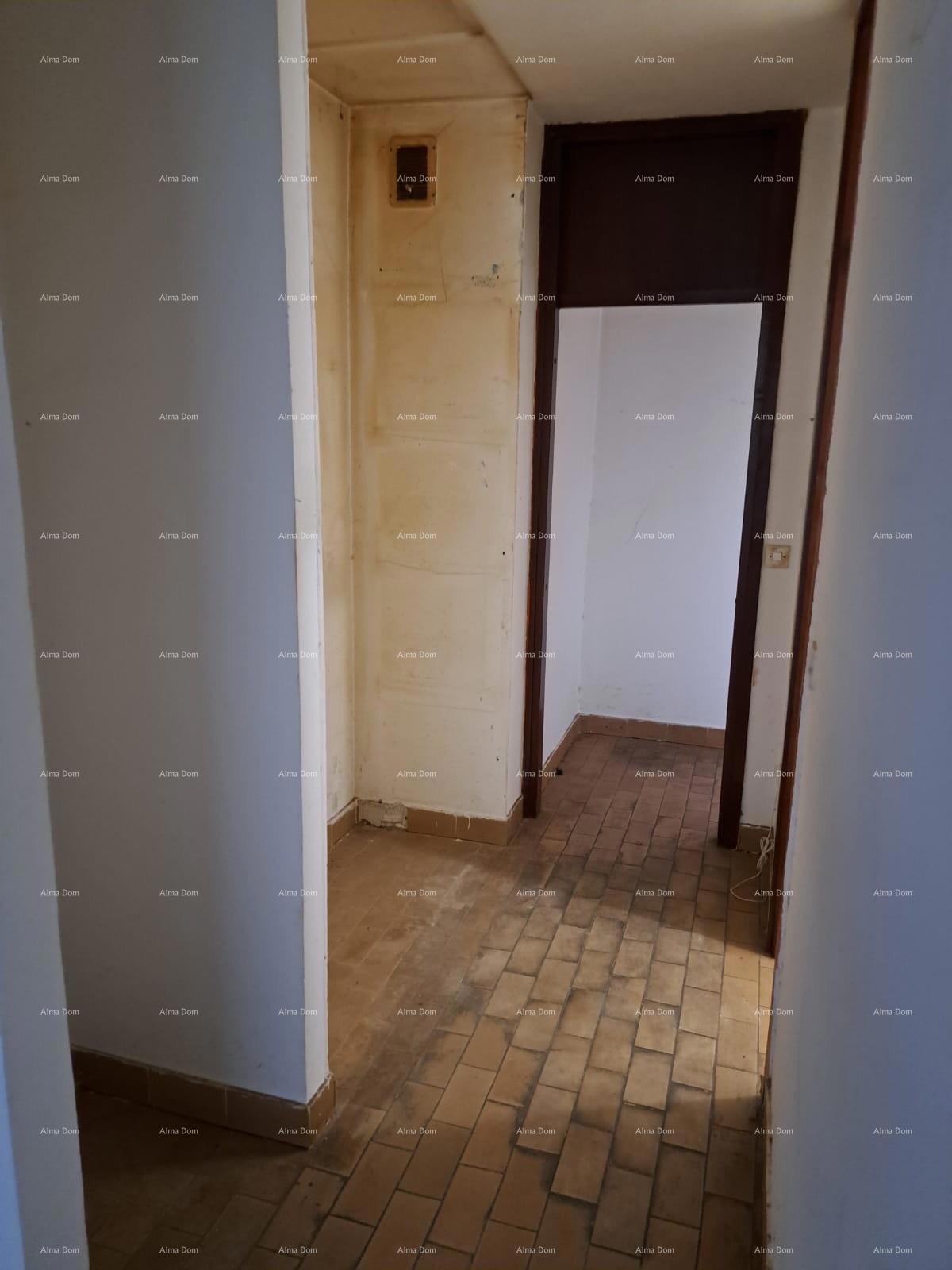 tanovanje za Prenovo, Blizu Mestnega Središča, Pula!