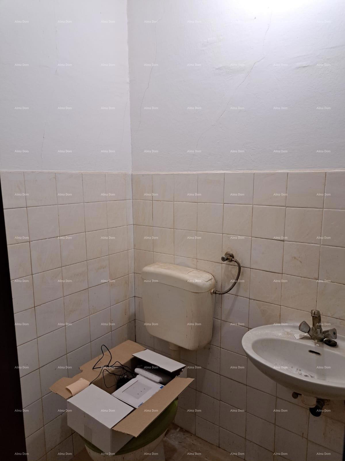 tanovanje za Prenovo, Blizu Mestnega Središča, Pula!