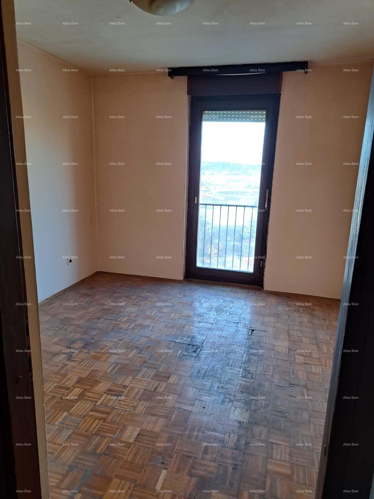 tanovanje za Prenovo, Blizu Mestnega Središča, Pula!