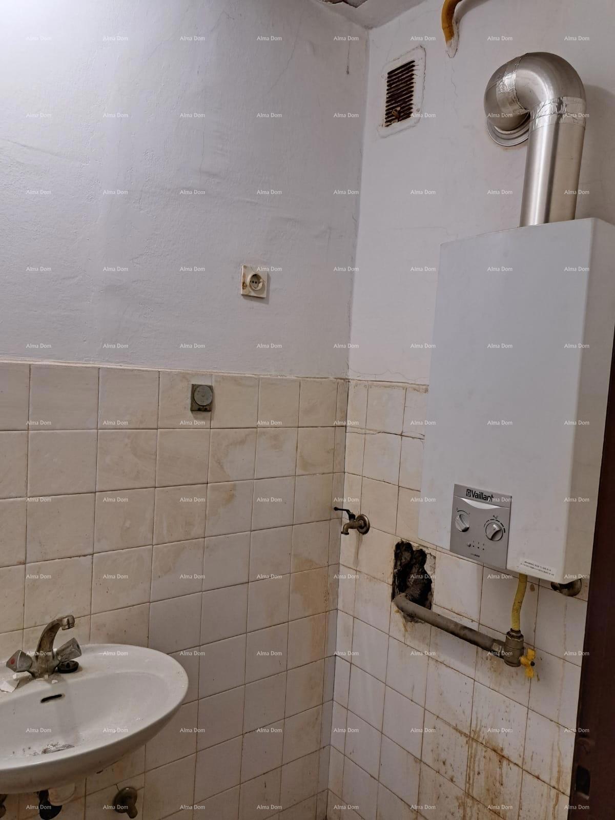tanovanje za Prenovo, Blizu Mestnega Središča, Pula!