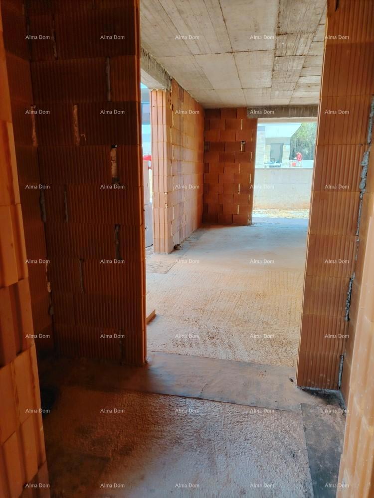 Dvosobno stanovanje z vrtom v bližini morja