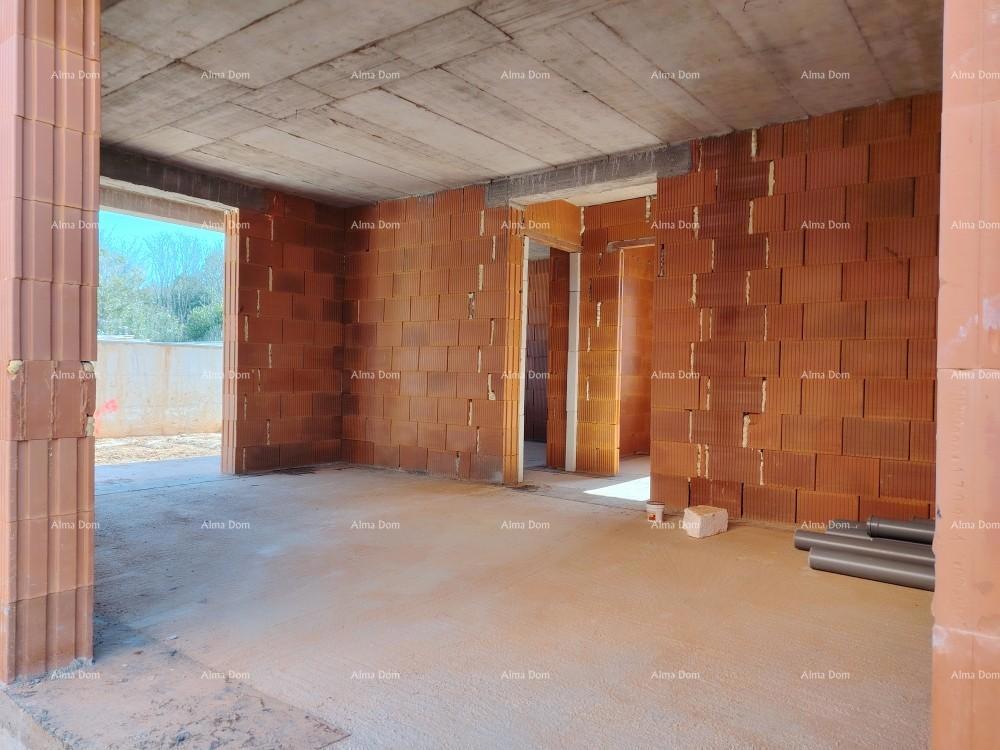 Dvosobno stanovanje z vrtom v bližini morja