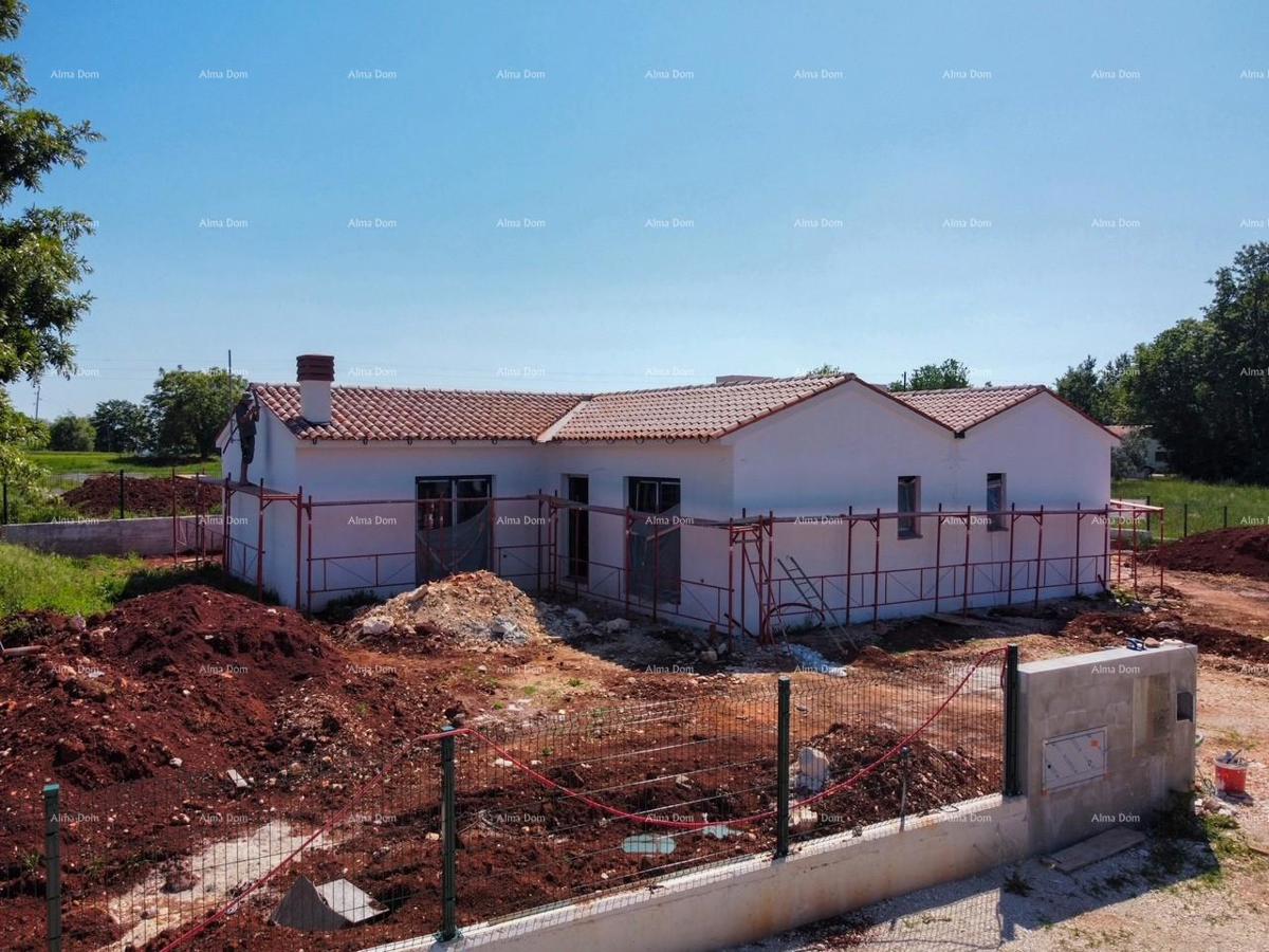 Barban Kožljani, majhna istrska vas, začeta gradnja dveh dvojčkov.