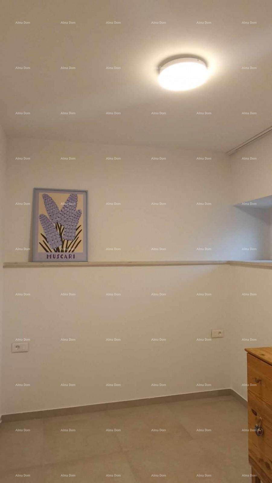 Prodaja novoopremljenega stanovanja s parkirnim mestom v centru, Tar, Poreč!