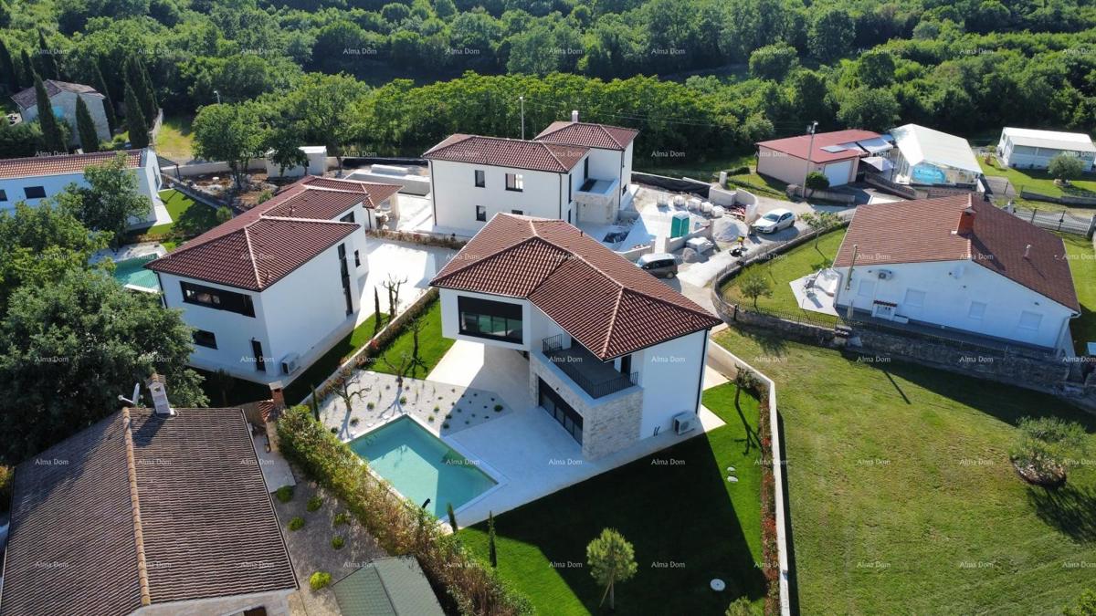 Atraktivna, visoko kakovostna, moderna vila s bazenom. Sv. Lovreč, okolica Poreča!