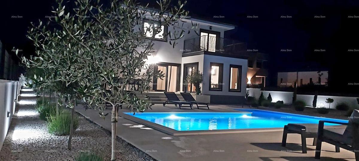Prelepa, moderna hiša s bazenom in garažo, Krnica! Vseljivo takoj!
