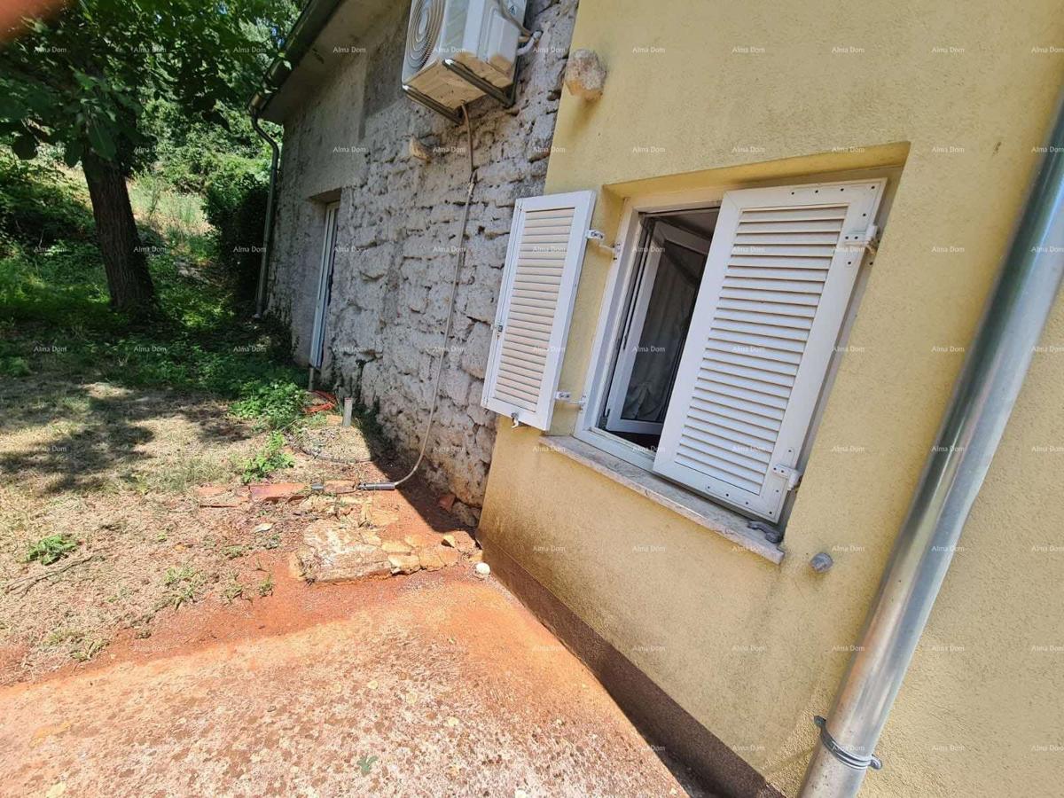Prodaja hiše z dvoriščem in velikim zemljiščem, Barban