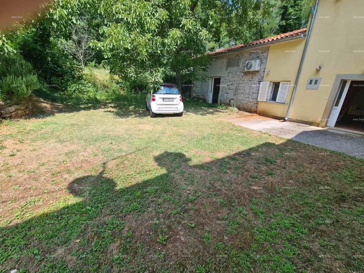 Prodaja hiše z dvoriščem in velikim zemljiščem, Barban