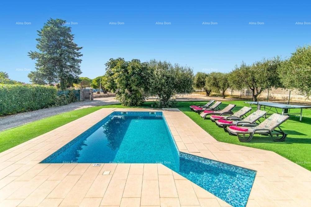 VODNJAN – Moderna vila s bazenom, pogledom na Brijune i prostranom okućnicom!