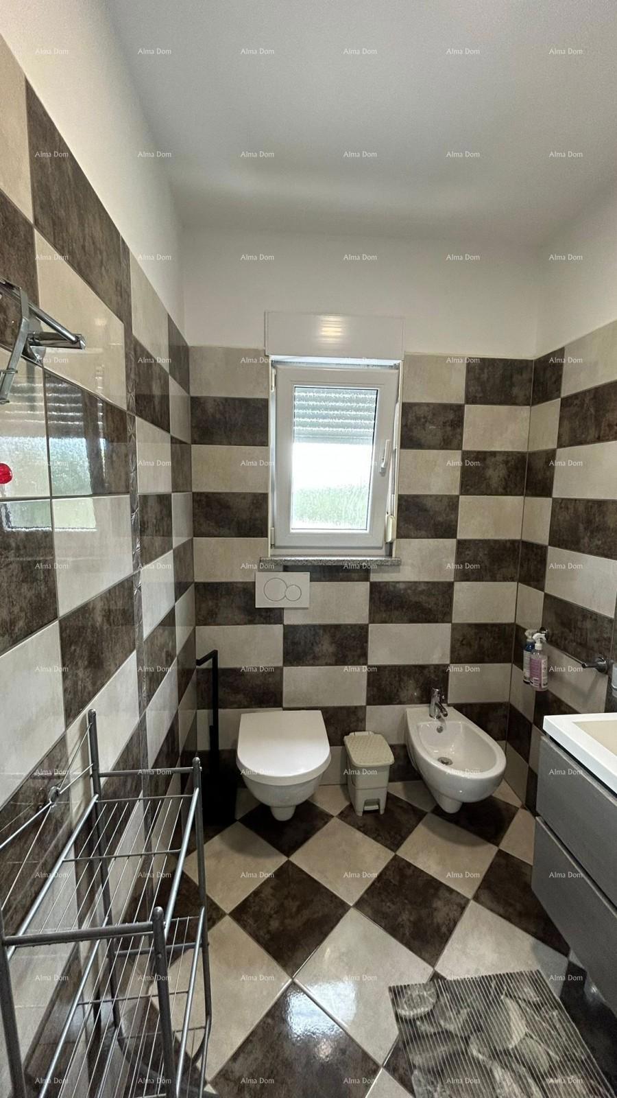 Pula Veli vrh. Prodajamo hišo z več apartmaji in bazenom.