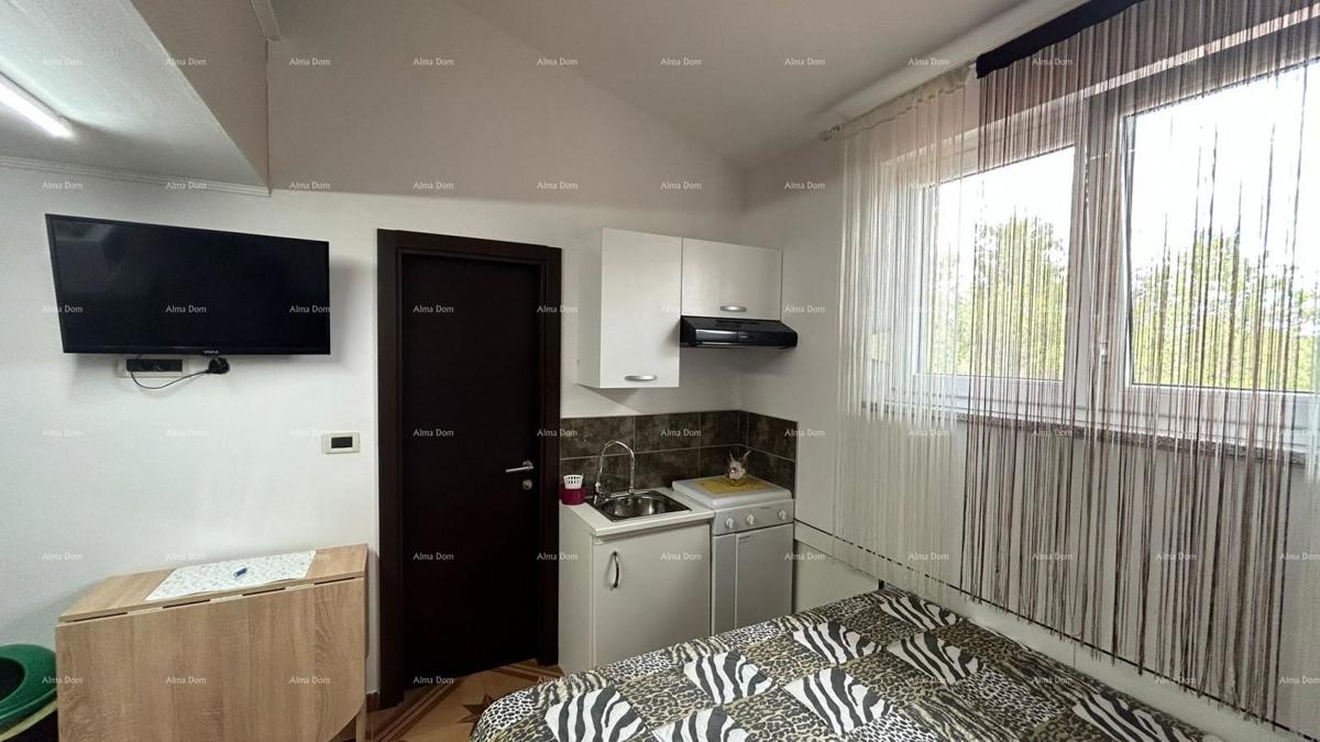 Pula Veli vrh. Prodajamo hišo z več apartmaji in bazenom.