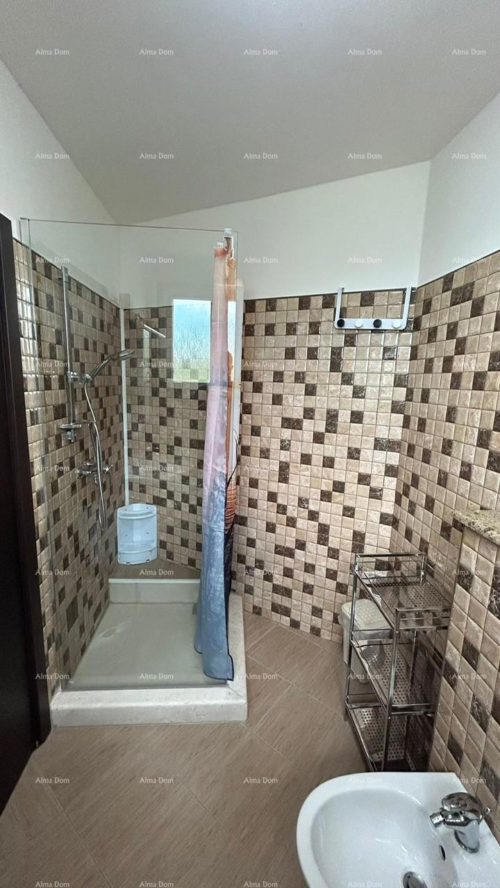 Pula Veli vrh. Prodajamo hišo z več apartmaji in bazenom.