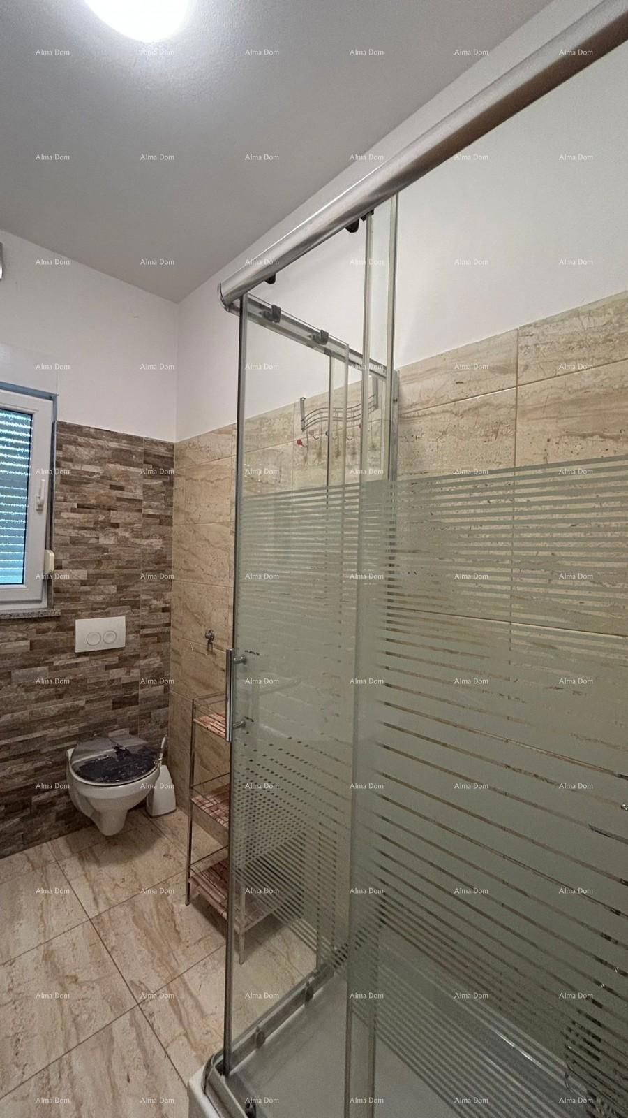 Pula Veli vrh. Prodajamo hišo z več apartmaji in bazenom.