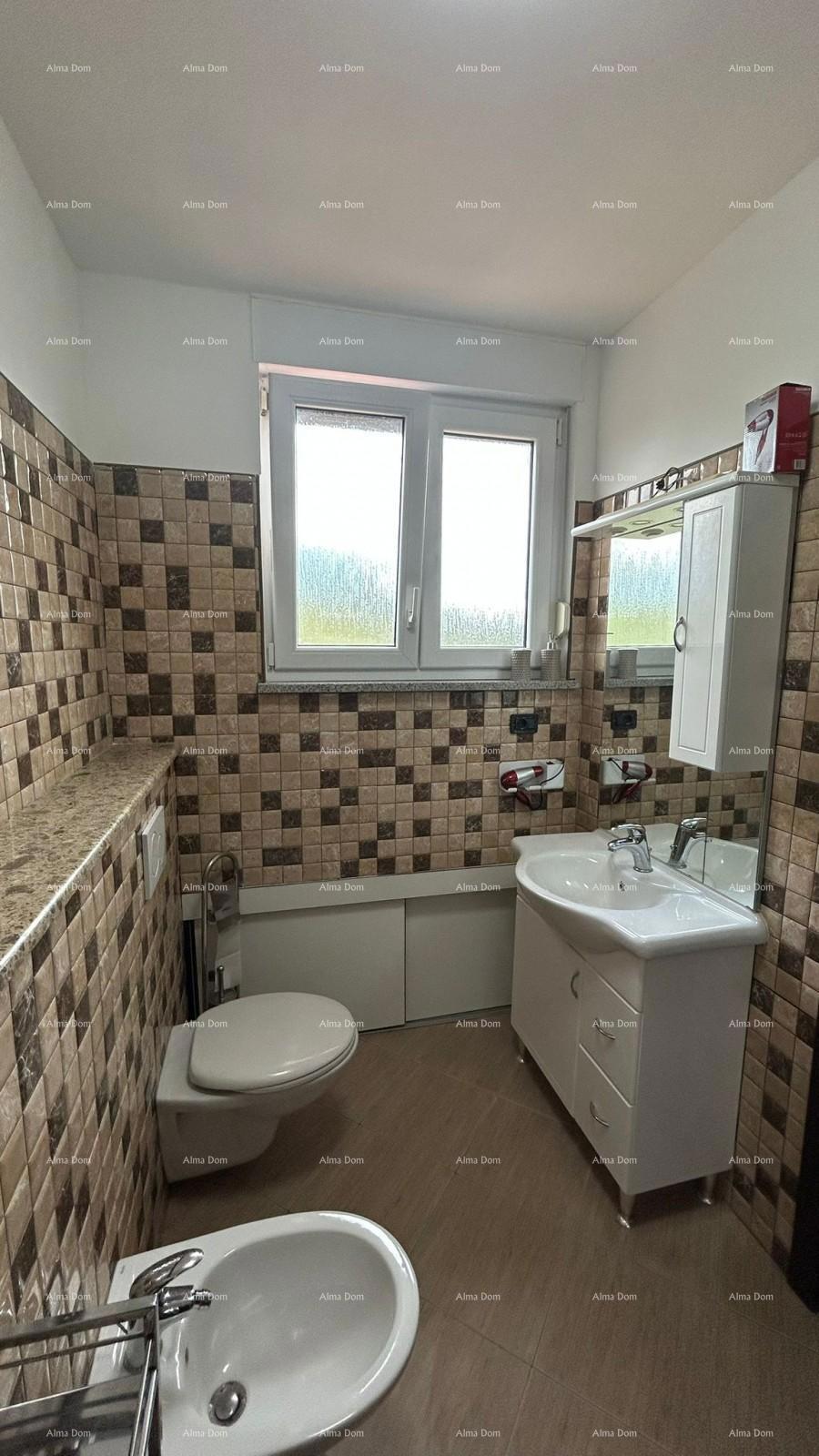 Pula Veli vrh. Prodajamo hišo z več apartmaji in bazenom.
