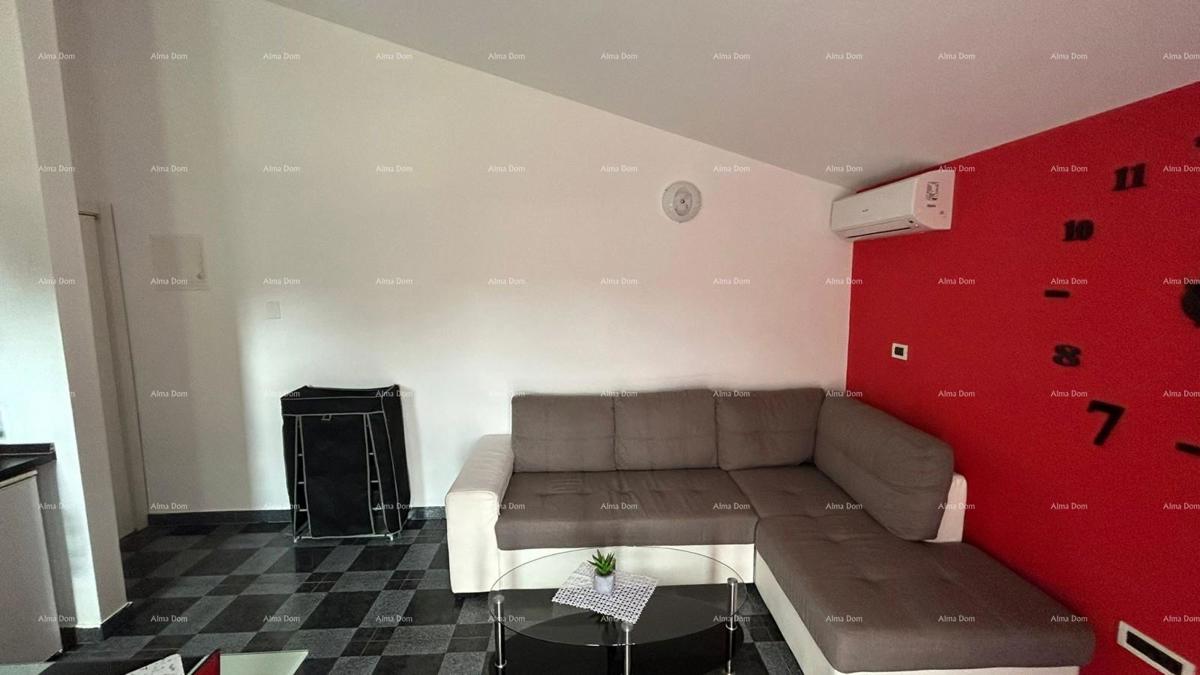 Pula Veli vrh. Prodajamo hišo z več apartmaji in bazenom.