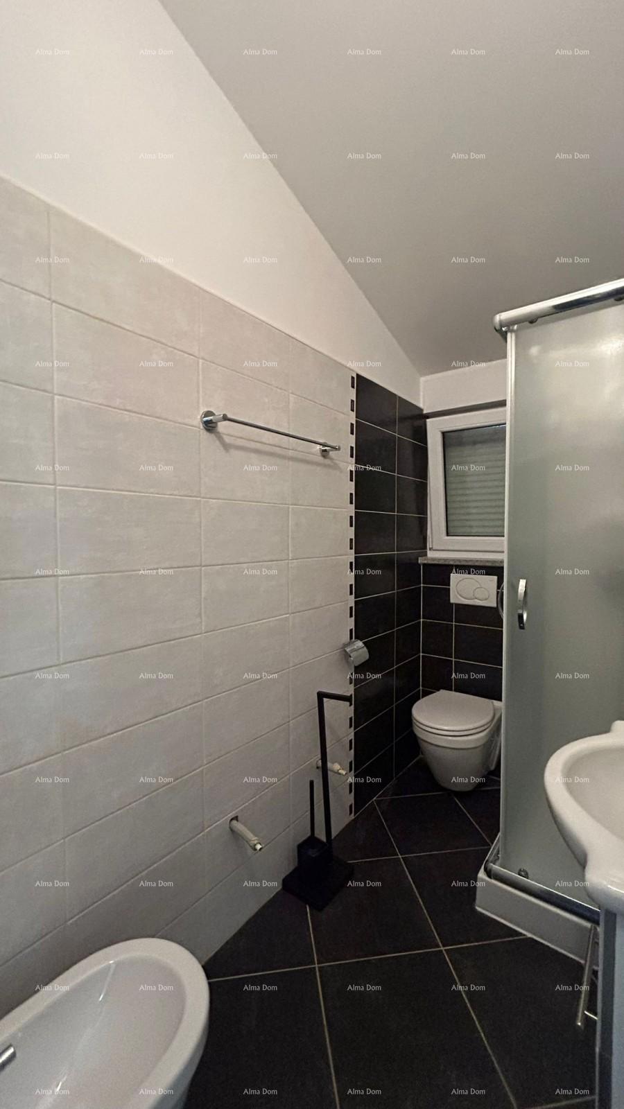 Pula Veli vrh. Prodajamo hišo z več apartmaji in bazenom.