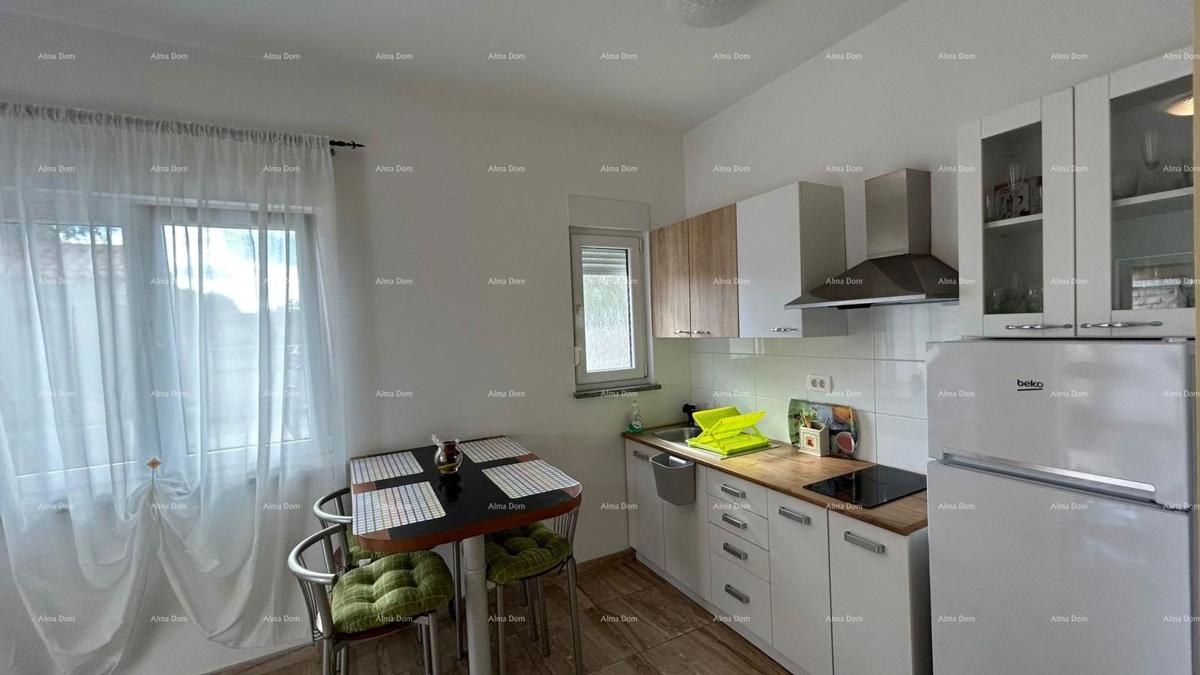 Pula Veli vrh. Prodajamo hišo z več apartmaji in bazenom.