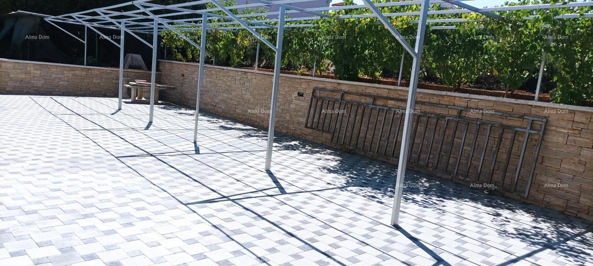 Novozgrajena večstanovanjska stavba v bližini Rovinja