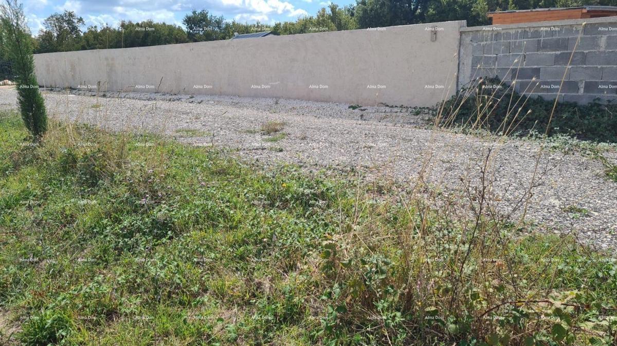 Građevinsko zemljišče 732 m², Loborika!