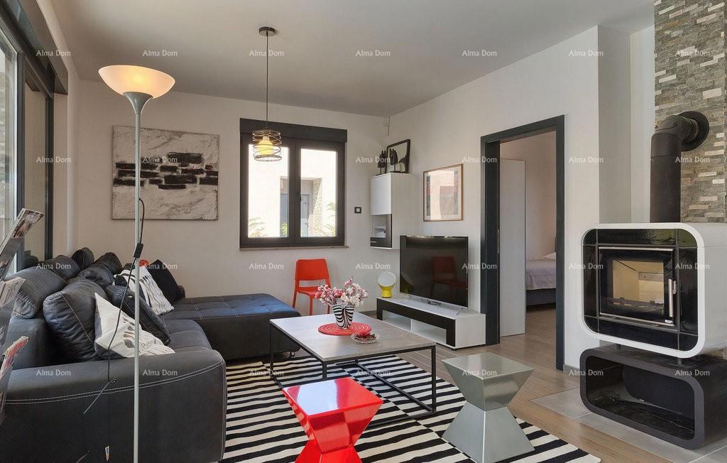 Prizemnica s bazenom! Bližina mjesta Savičente.