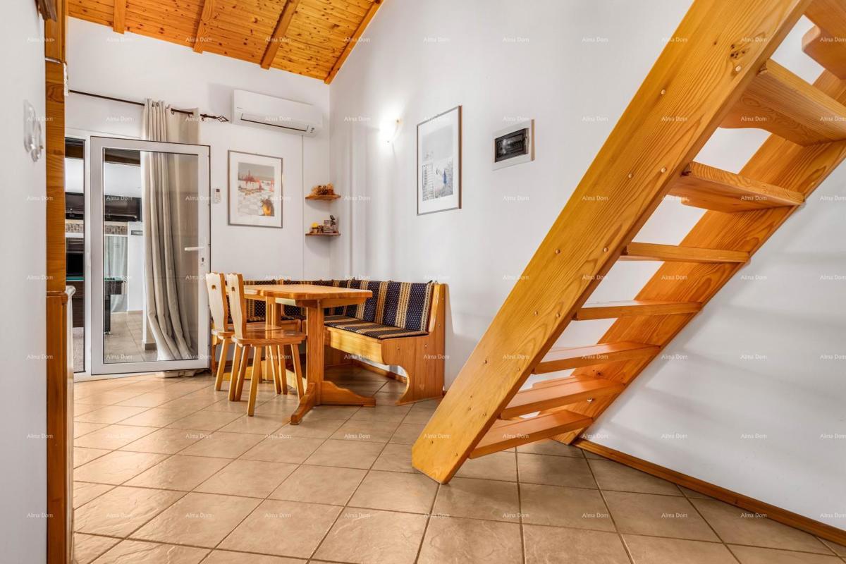 Prodamo dve povezani hiši v Pomeru