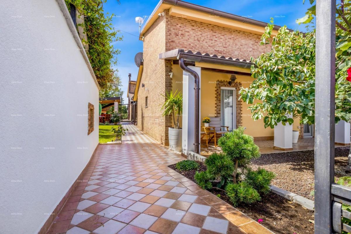 Prodamo dve povezani hiši v Pomeru