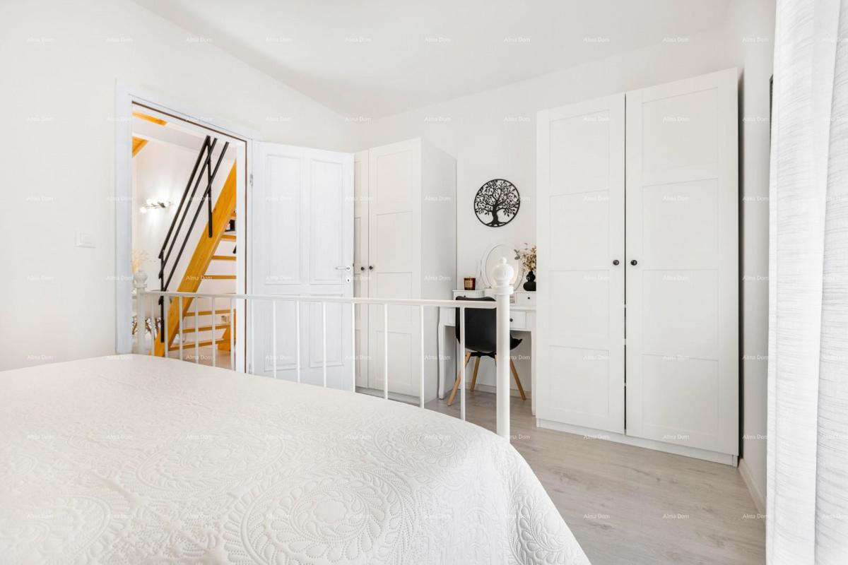 Prodamo dve povezani hiši v Pomeru