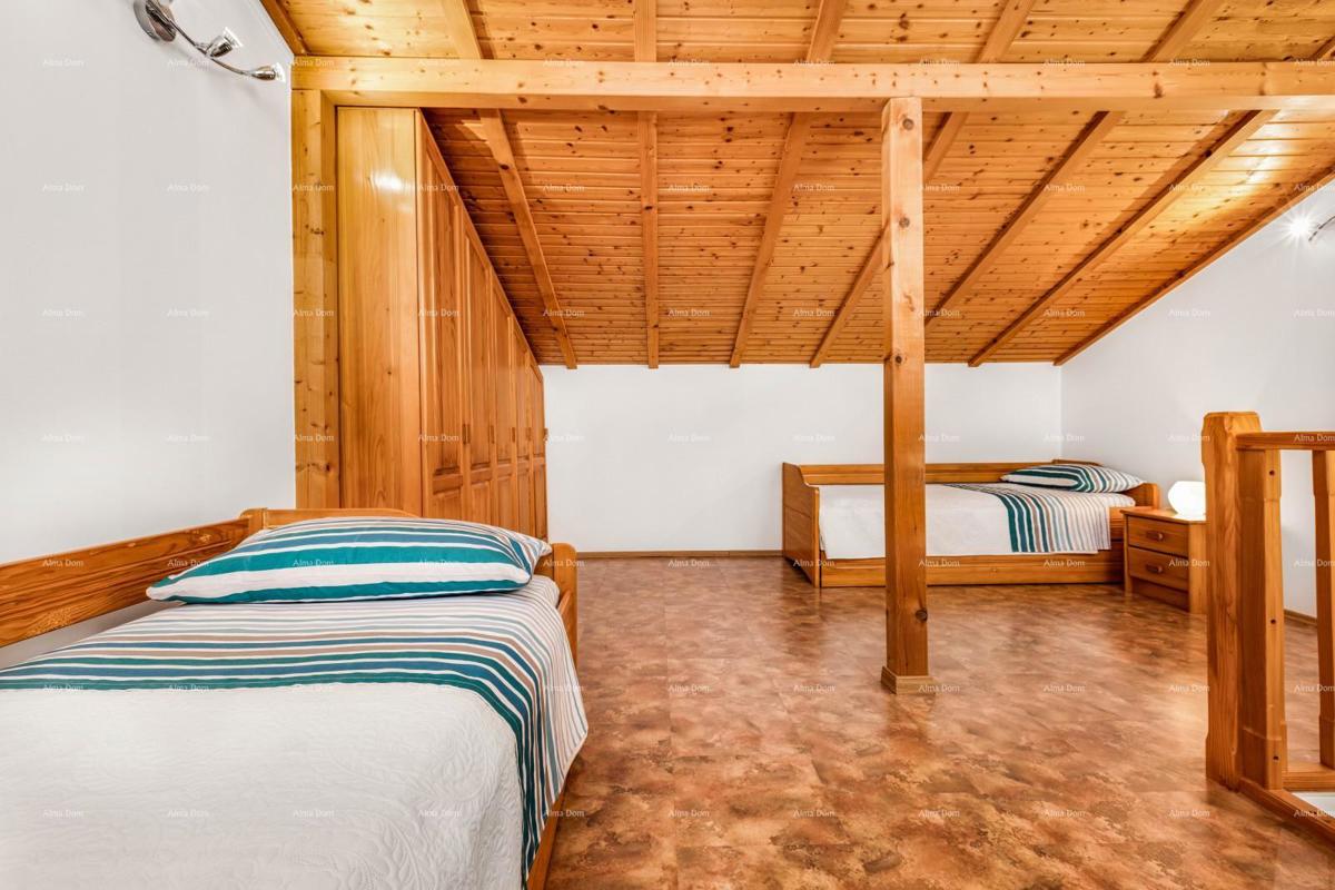 Prodamo dve povezani hiši v Pomeru