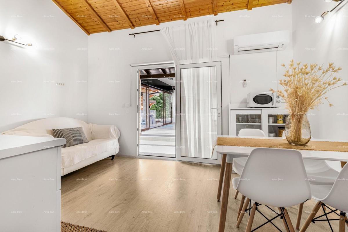 Prodamo dve povezani hiši v Pomeru