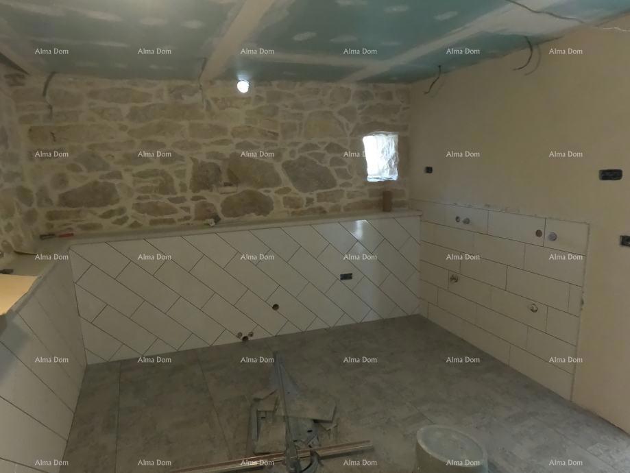 Kamnita Hiša na Prodajo