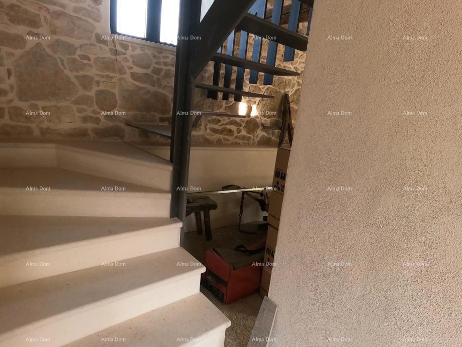 Kamnita Hiša na Prodajo